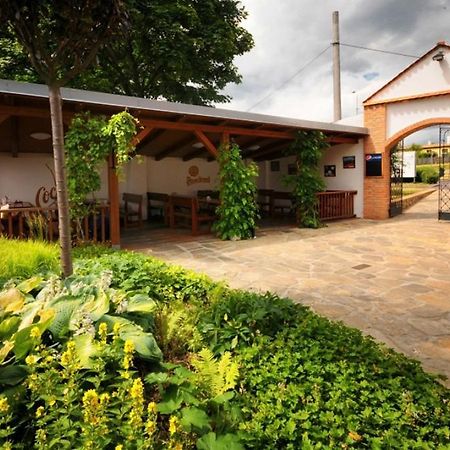 Hotel Restaurant Na Statku Náměšť nad Oslavou Exteriör bild