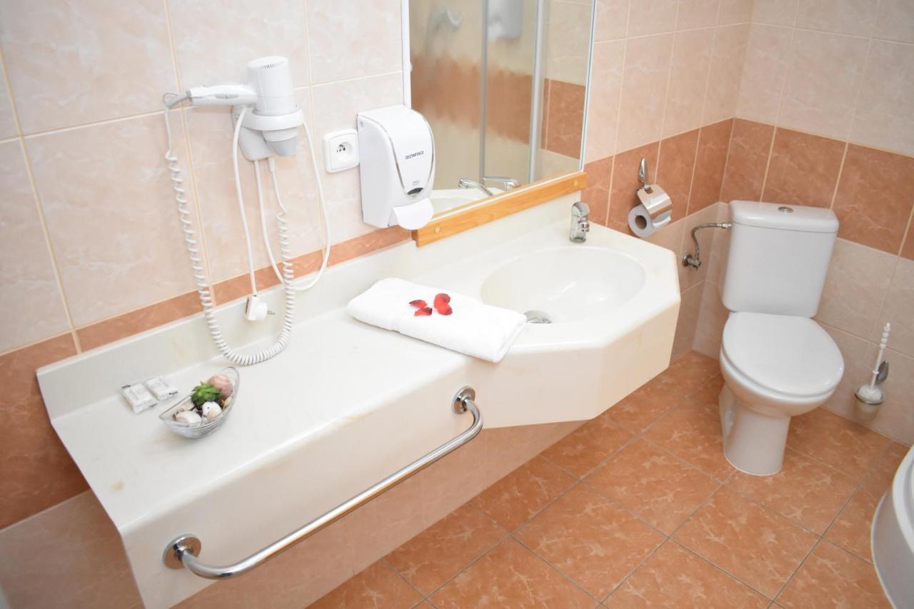Hotel Restaurant Na Statku Náměšť nad Oslavou Exteriör bild