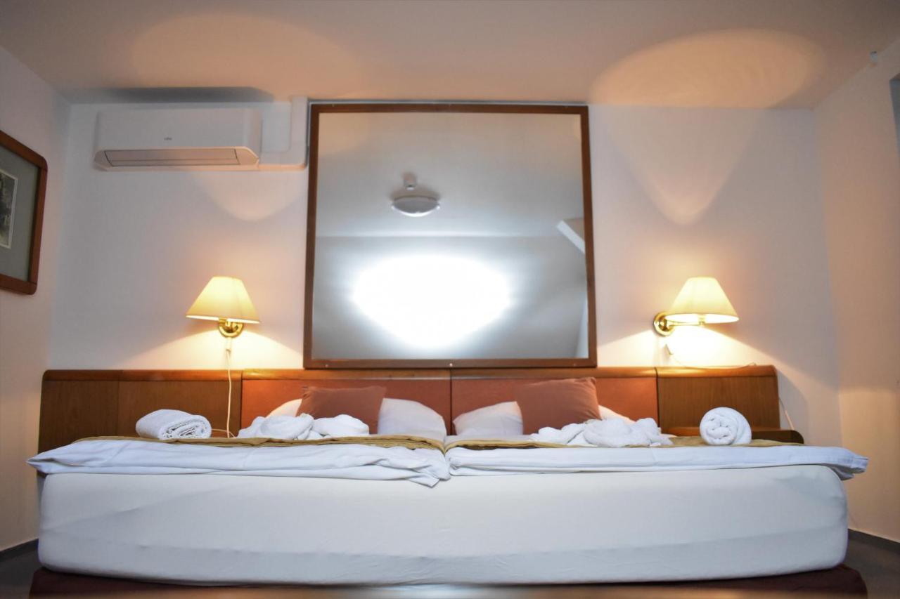 Hotel Restaurant Na Statku Náměšť nad Oslavou Exteriör bild