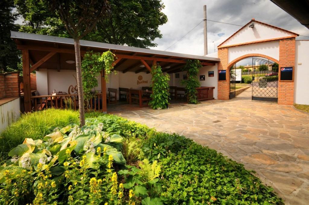 Hotel Restaurant Na Statku Náměšť nad Oslavou Exteriör bild