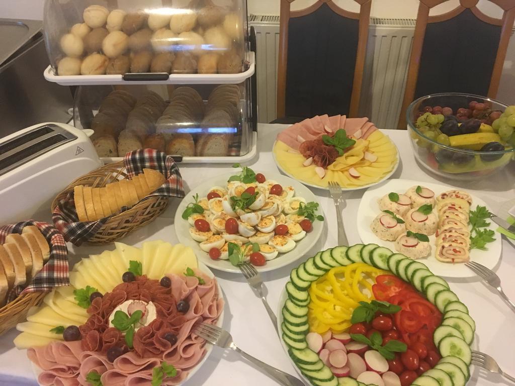 Hotel Restaurant Na Statku Náměšť nad Oslavou Exteriör bild